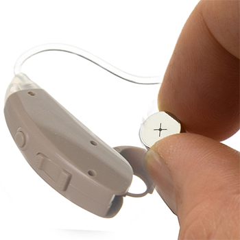 Highly discreet hearing aid easy to use
